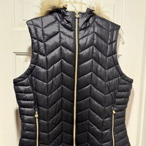 Dare2B black puffer vest with faux fur hood.  Size 12